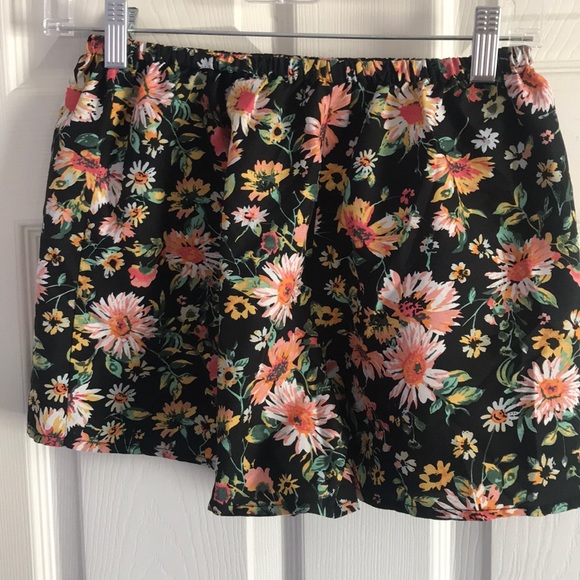 Floral Shorts - Picture 3 of 4